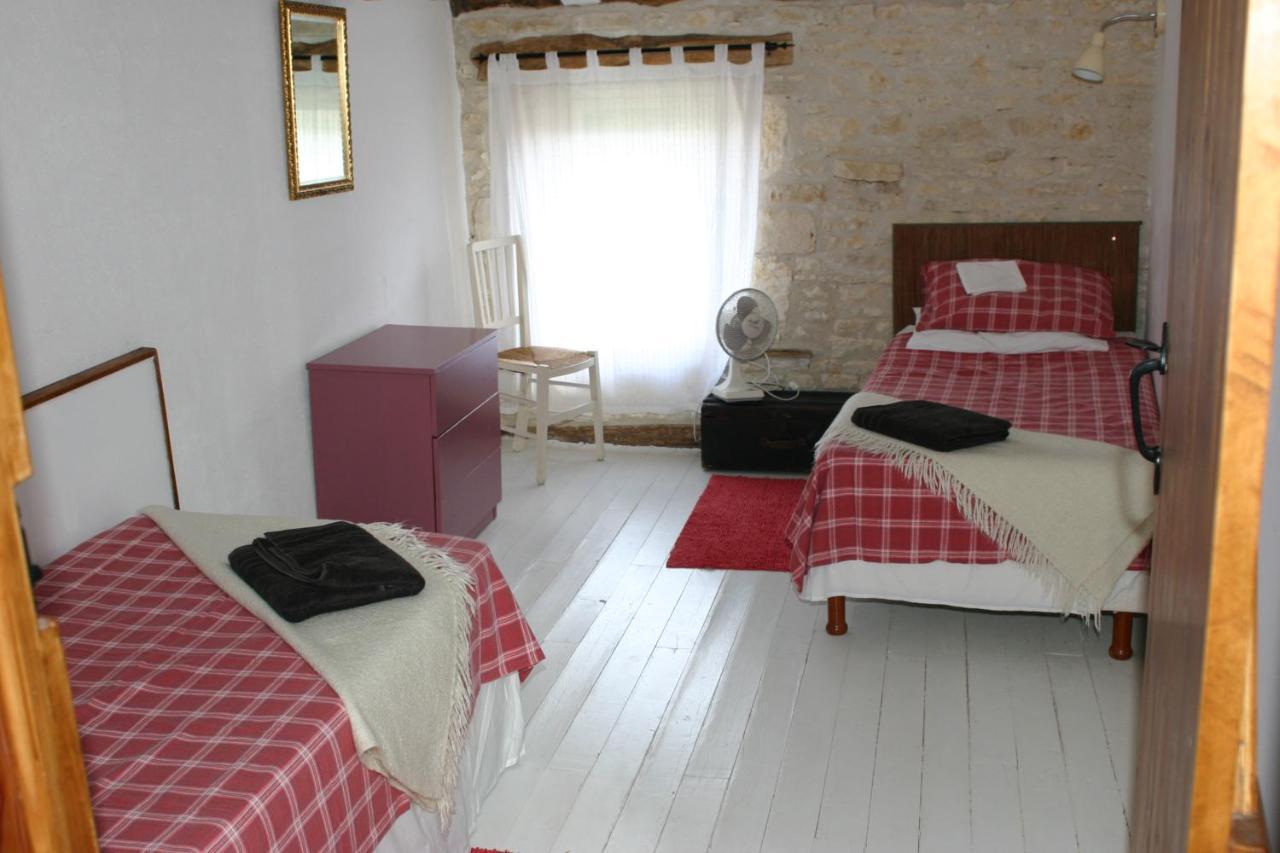 Gite Chez Riviere Nantillé Екстериор снимка