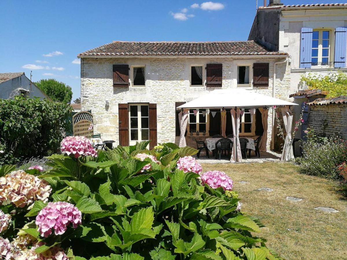 Gite Chez Riviere Nantillé Екстериор снимка