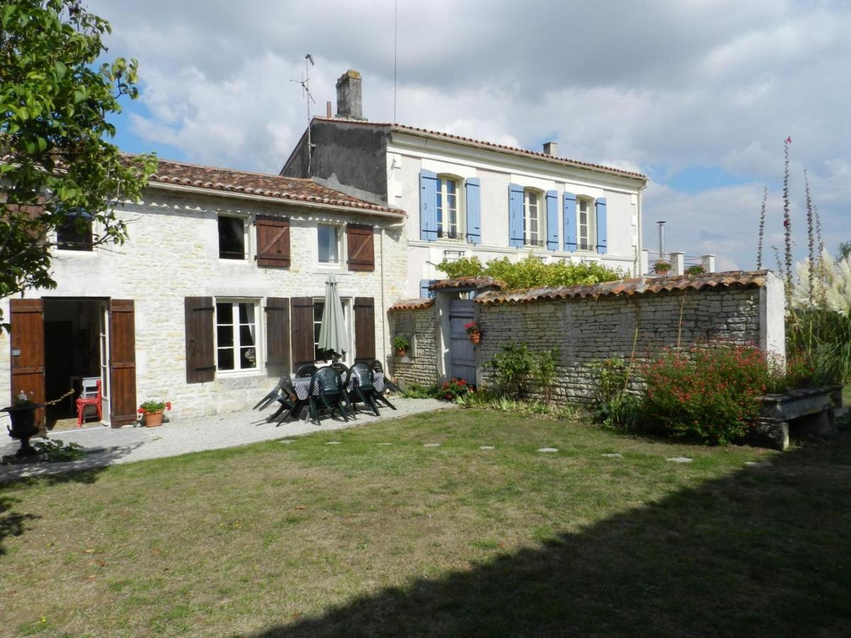 Gite Chez Riviere Nantillé Екстериор снимка